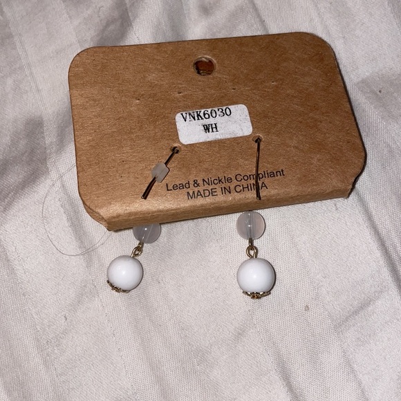 Foxy collection white milky dangle bead earrings - Picture 4 of 5